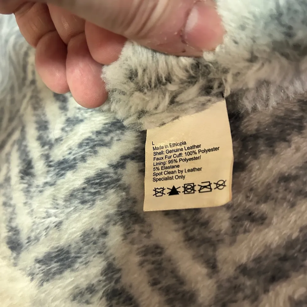 Isotoner Black Genuine Leather Gloves Real Fur Trim Lined Winter Womens - Image 6