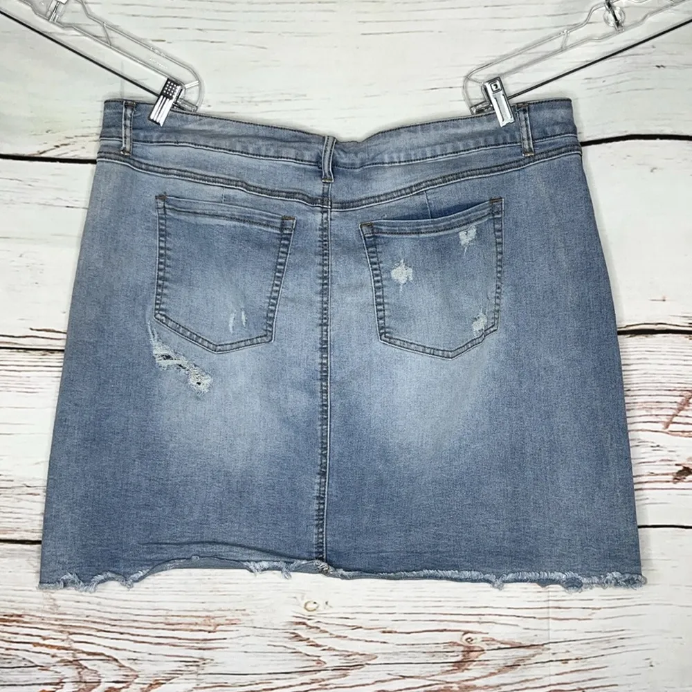 Cato Denim Size 18W Blue Denim Patchwork Distressed Jean Skirt - Image 2