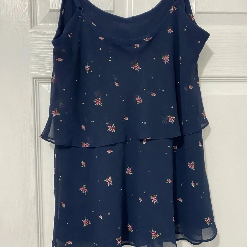 Cabi style‎ 795 two tiered navy ruffle tank in size medium - Image 2