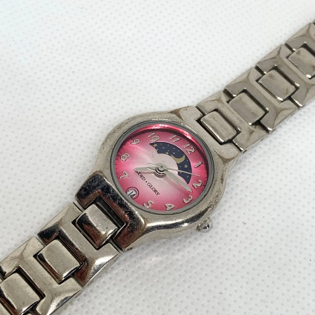 Vintage faded glory moon phase date women’s watch pink dial silver tone running - Image 9