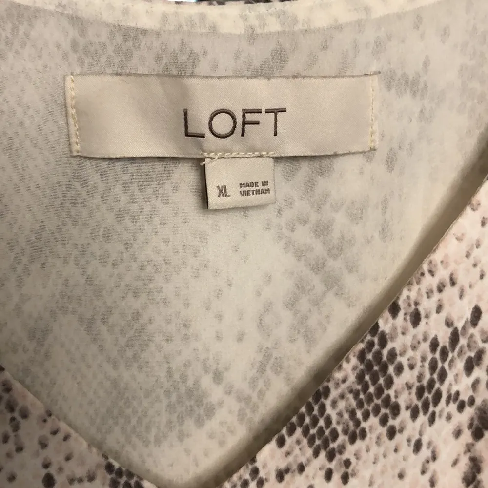 Ann Taylor Loft size xl Snakeskin animal print v neck camisole tank top - Image 5