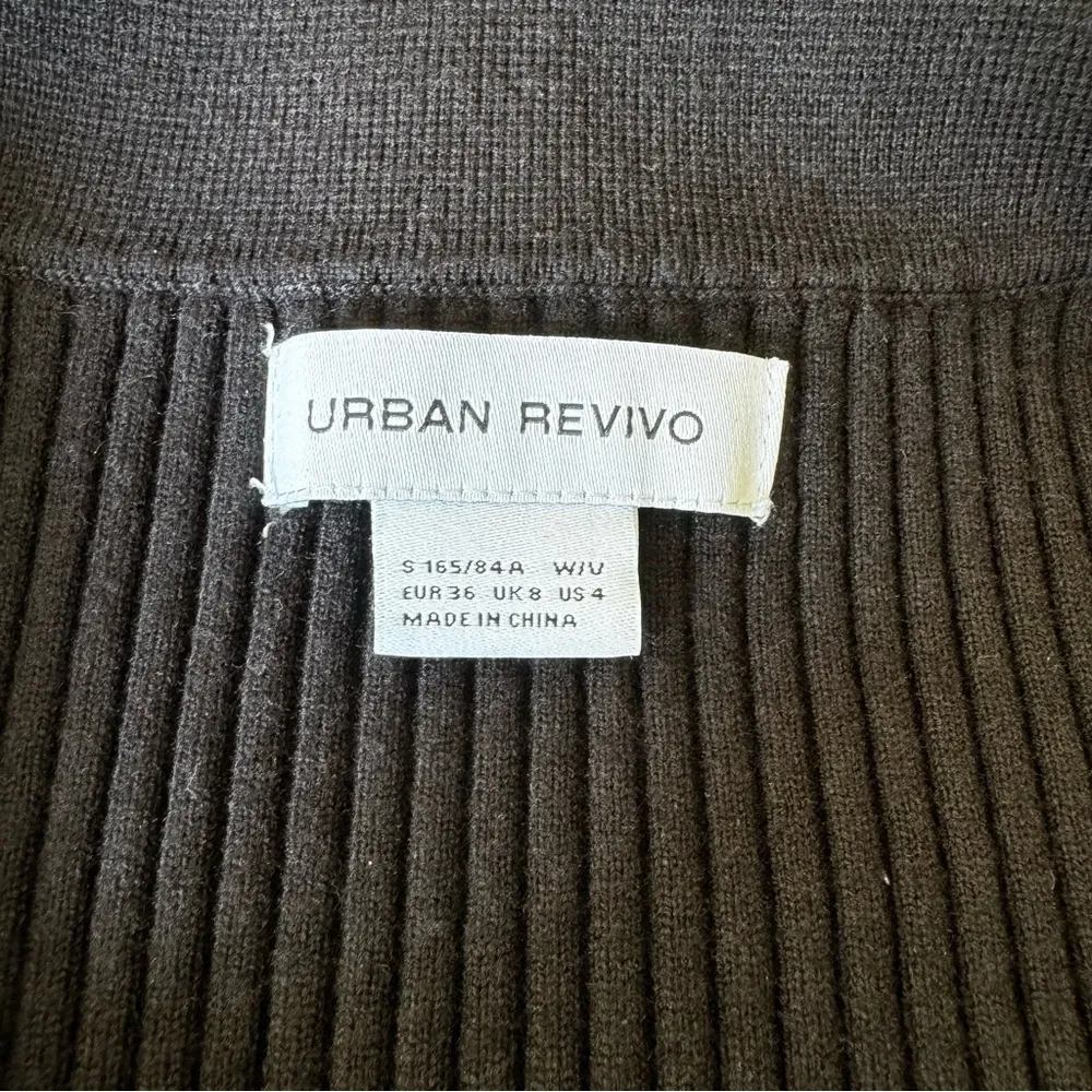 Urban Revivo ribbed collar double zip top in black - Image 6