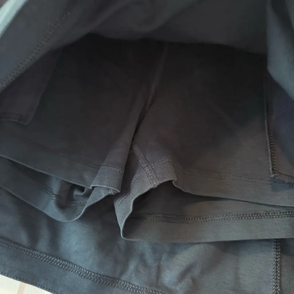 Athleta Black Athletic Skirt with Built-In Shorts Size Large - Image 5