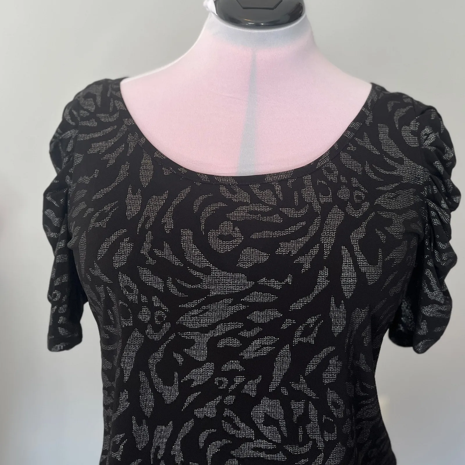 Worthington | Slinky Animal Print Top | Size M | Sparkly Ruffle Sleeve Blouse - Image 3