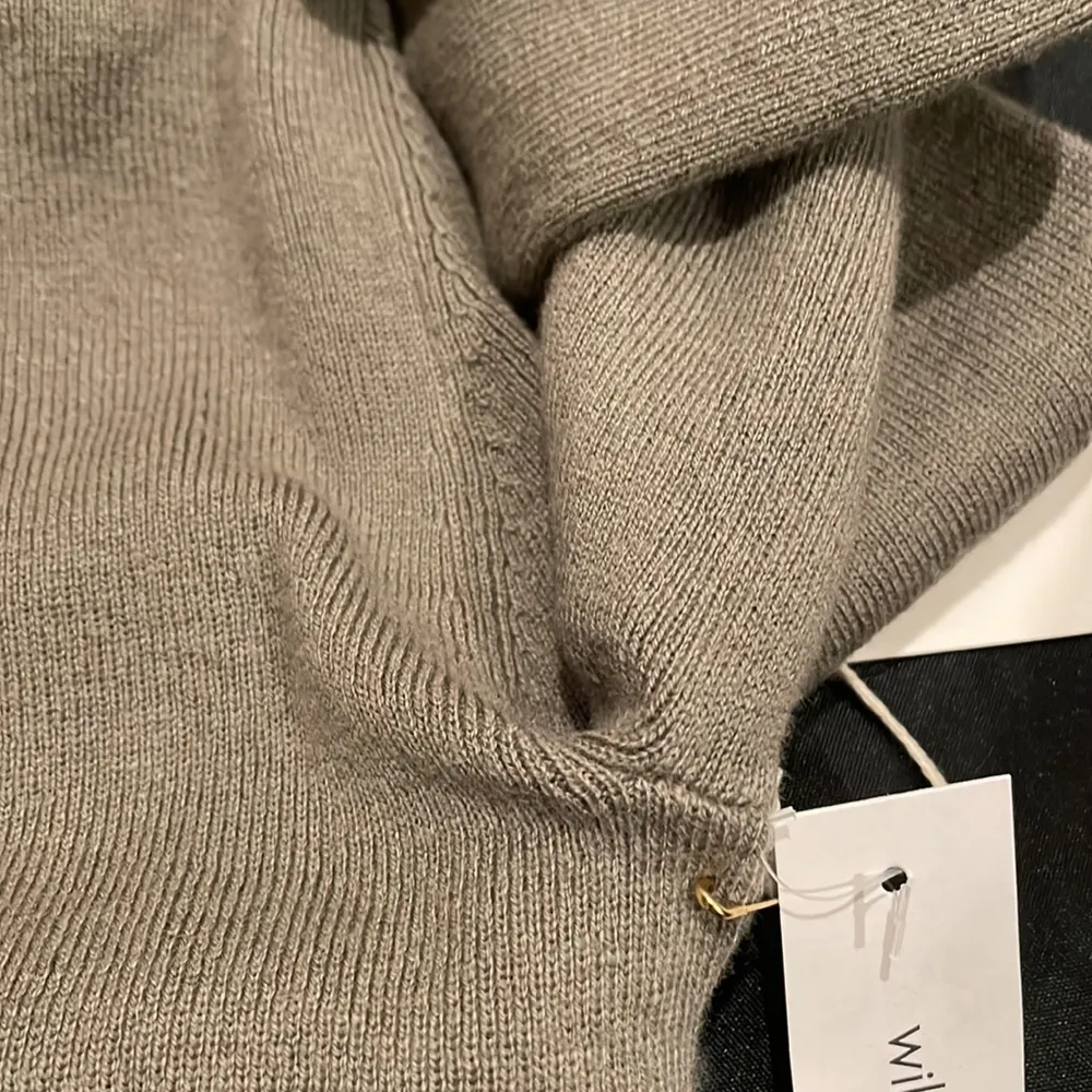 AVAILABLENWT Aritzia Wilfred Rebecca sweater olive leaf green xs crop turtleneck - Image 2