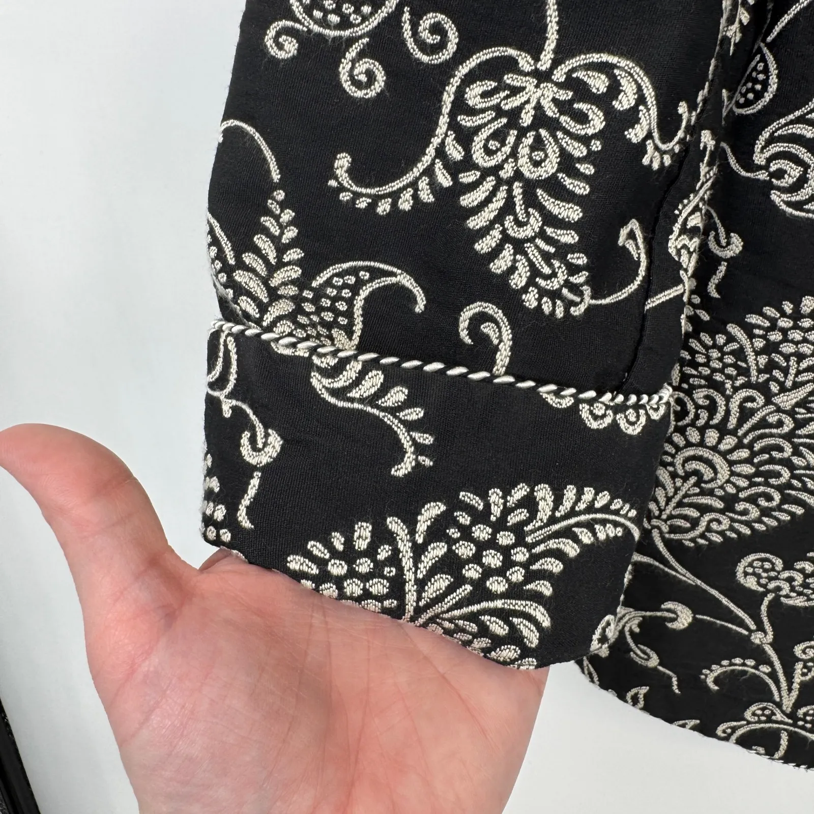 Cabi Eliza Blazer Jacket Womens 8 Black Cream Floral 3/4 Sleeve - Image 5