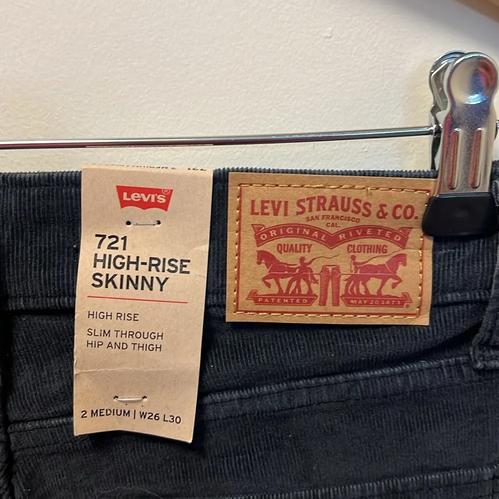 Levis Women 721 High Rise Skinny Jean Caviar Luxe-Corduroy Black NWT - Image 5