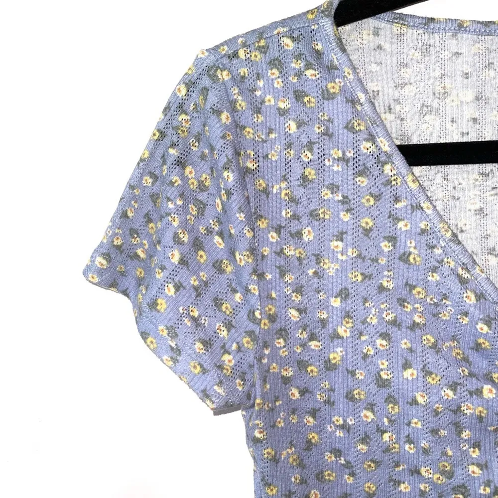 Baby Blue Ditsy Floral Print Ruched Front Cropped Top - Image 4