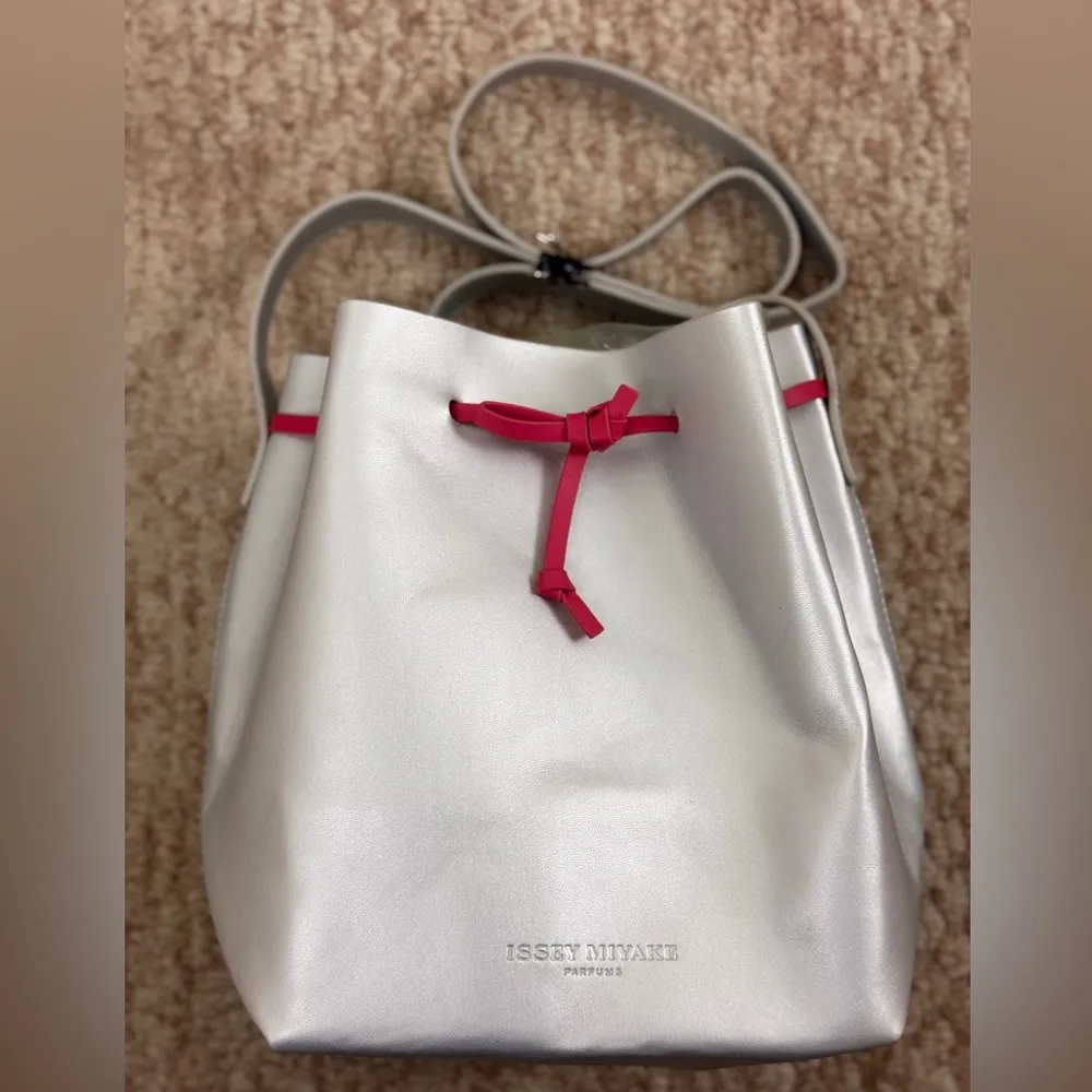 ISSEY MIYAKE Metallic Silver BUCKET Crossbody SHOULDER Sak BAG Fuchsia Gray - Image 2