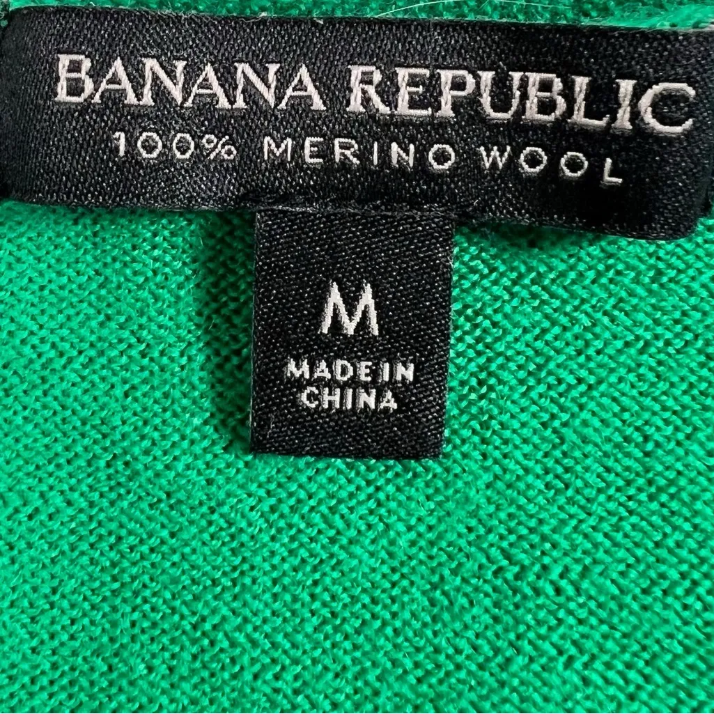 Banana Republic Seamless Knit Kelly Green 100% Merino Wool V-Neck Sweater - Image 3
