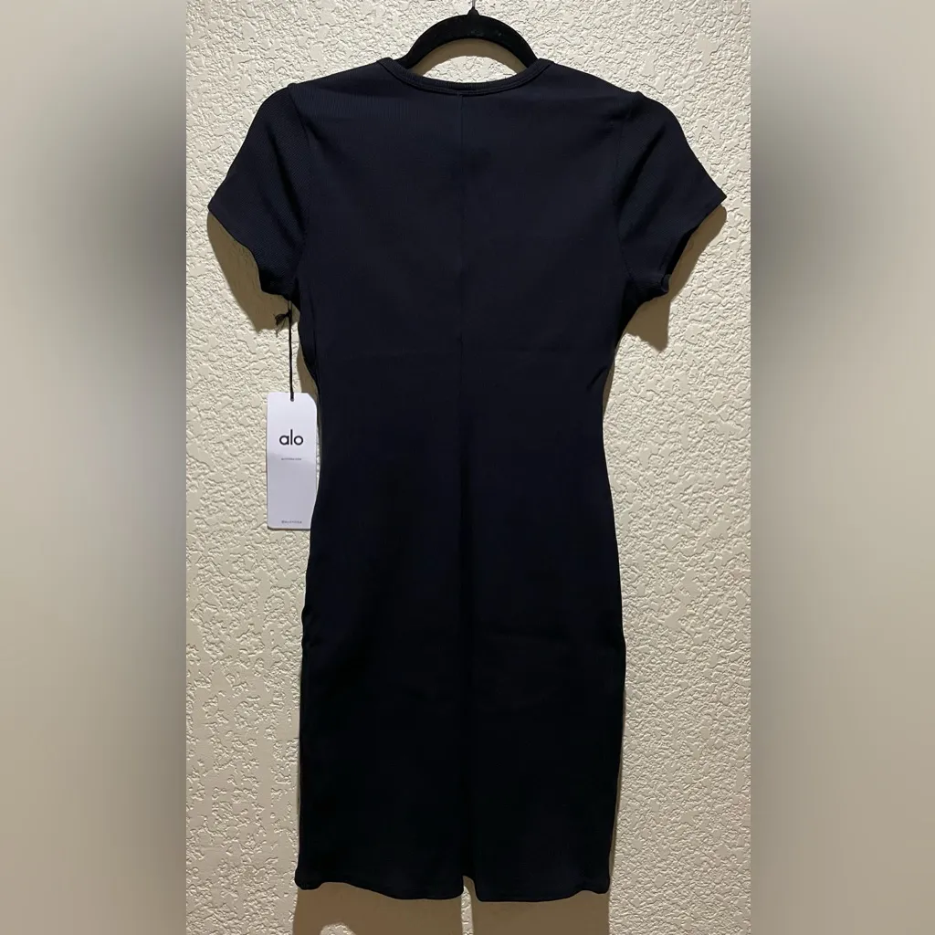 Alo Yoga NWT Goddess Ribbed Short Sleeve dress Black Size M - Image 3