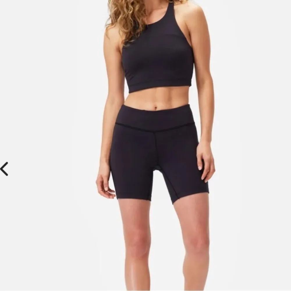 NWT Outdoor Voices Black Move Free 6" Short in Black- Size Small - Image 3