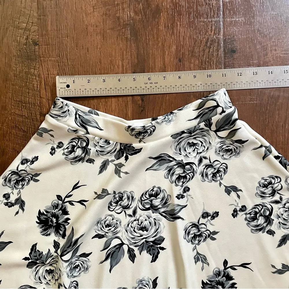 FOREVER 21 ice skater style mini skirt, size S - Image 4