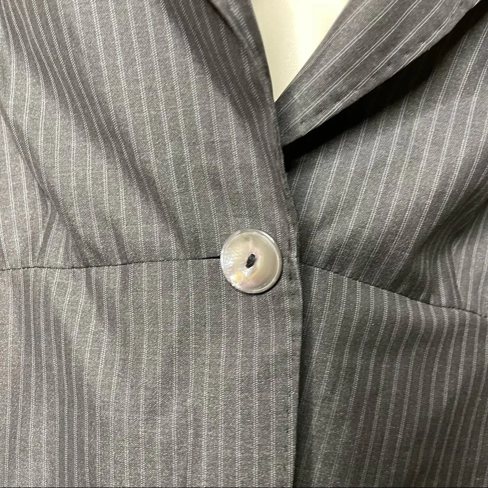 MaxMara grey stripe crop wool blend blazer one button closure size 10 - Image 3