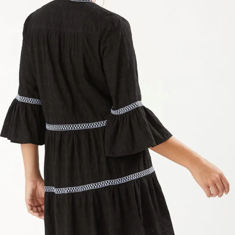 Tommy Bahama
Embroidered Cotton
Tier Cover-Up Dress - Image 2