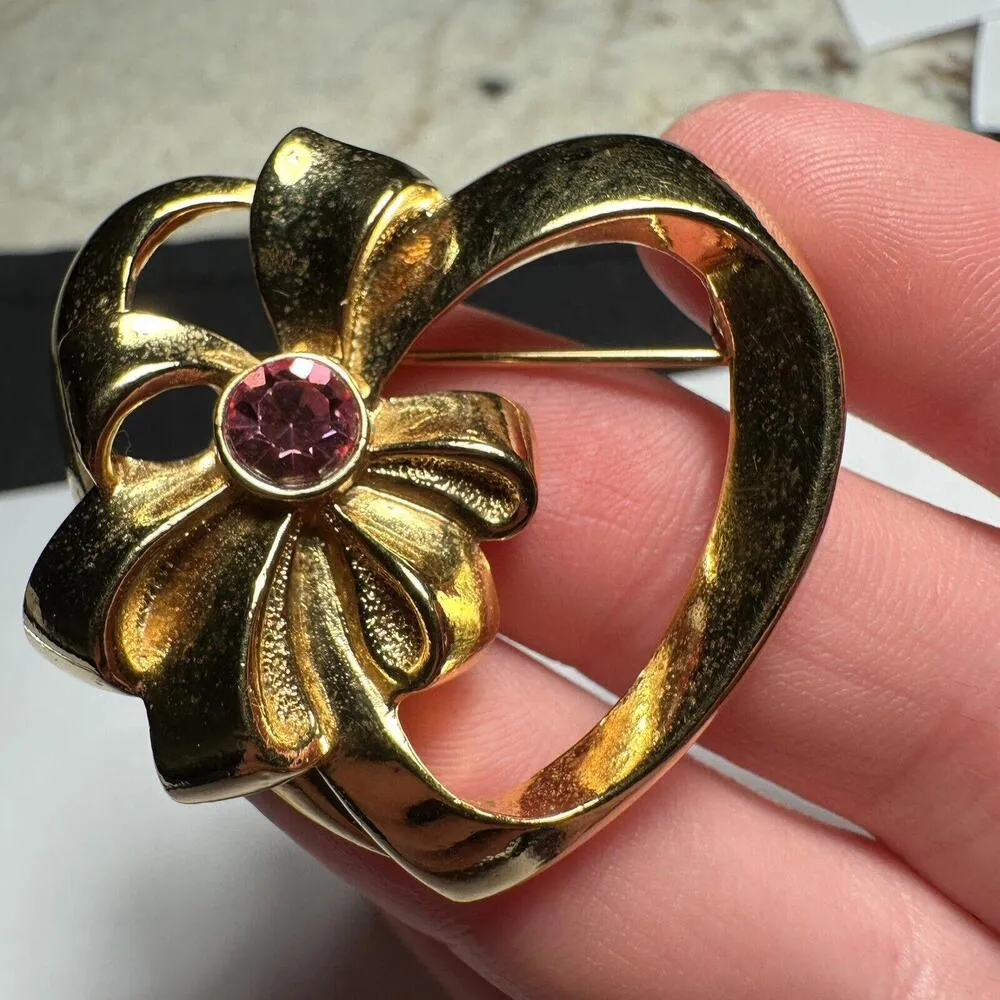 Signed Avon Gold Tone Heart With Bow Pink Rhinestone Brooch Pin - Image 8