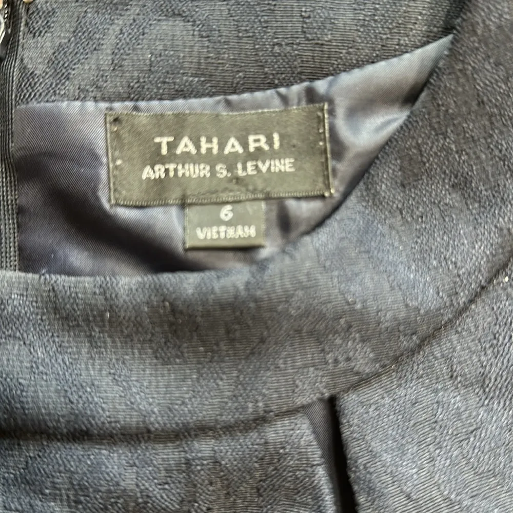 Tahari Arthur S. Levine Women's Tonal Pattern Cut-Out Detail Dress Size 6 - Image 6