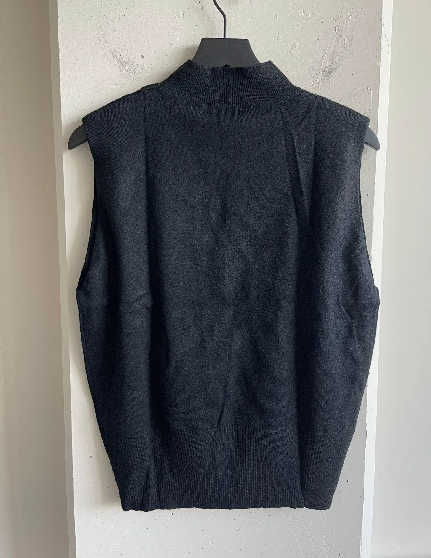 Sleeveless Mock Neck Sweater in Black Size M - Image 3