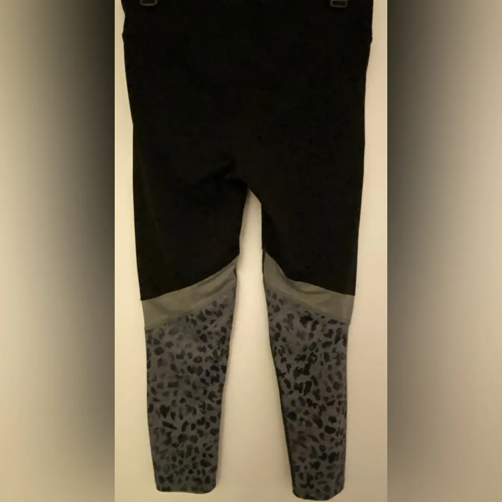 Aero Black and Gray Leopard Print Leggings Women’s Sz Large - Image 2