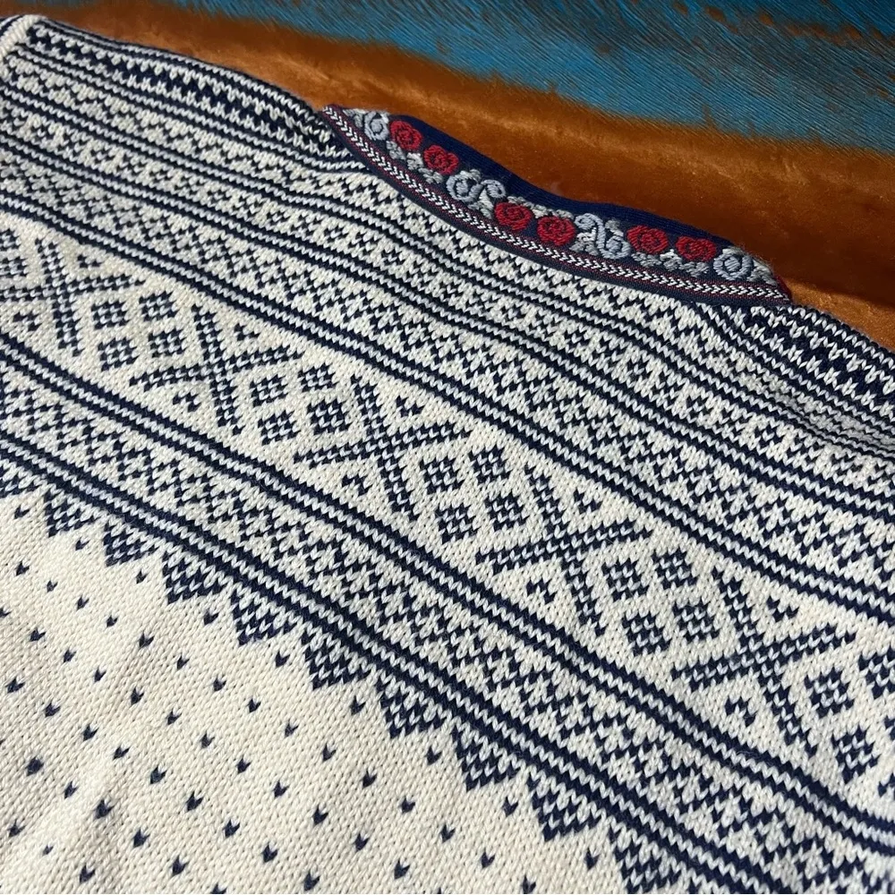 Voss Norway Fair Isle Wool Pullover Sweater metal clasps white blue red small - Image 7