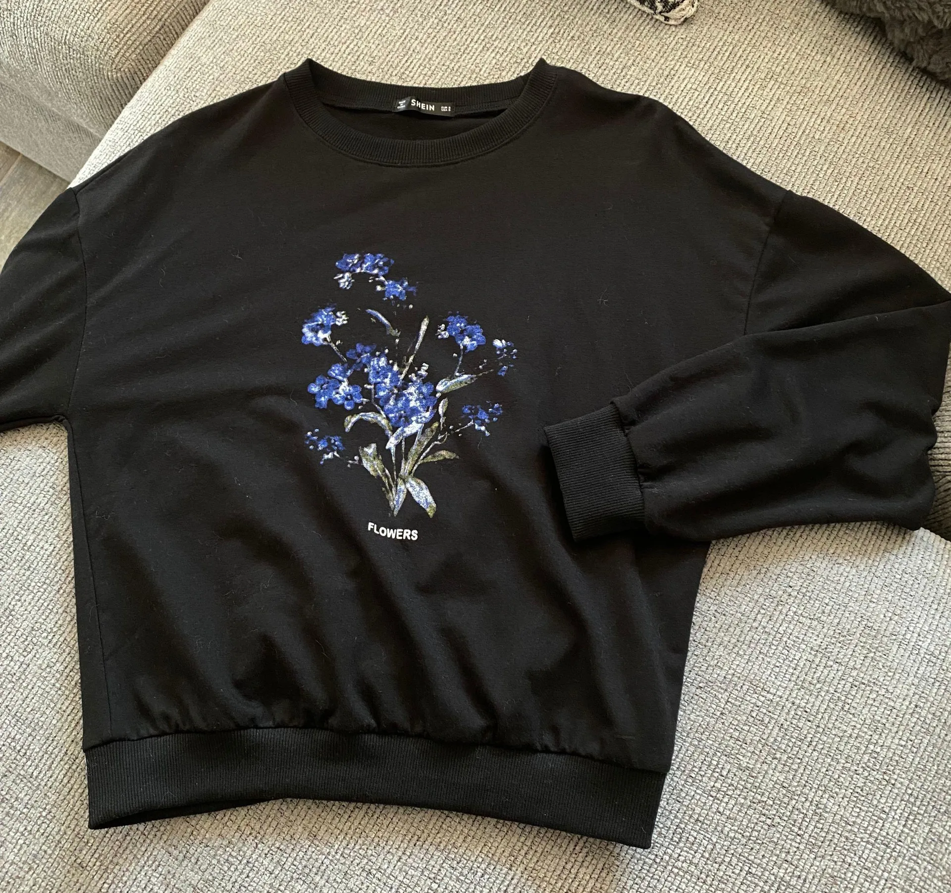 SheIn Crew Neck Sweatshirt - Image 2