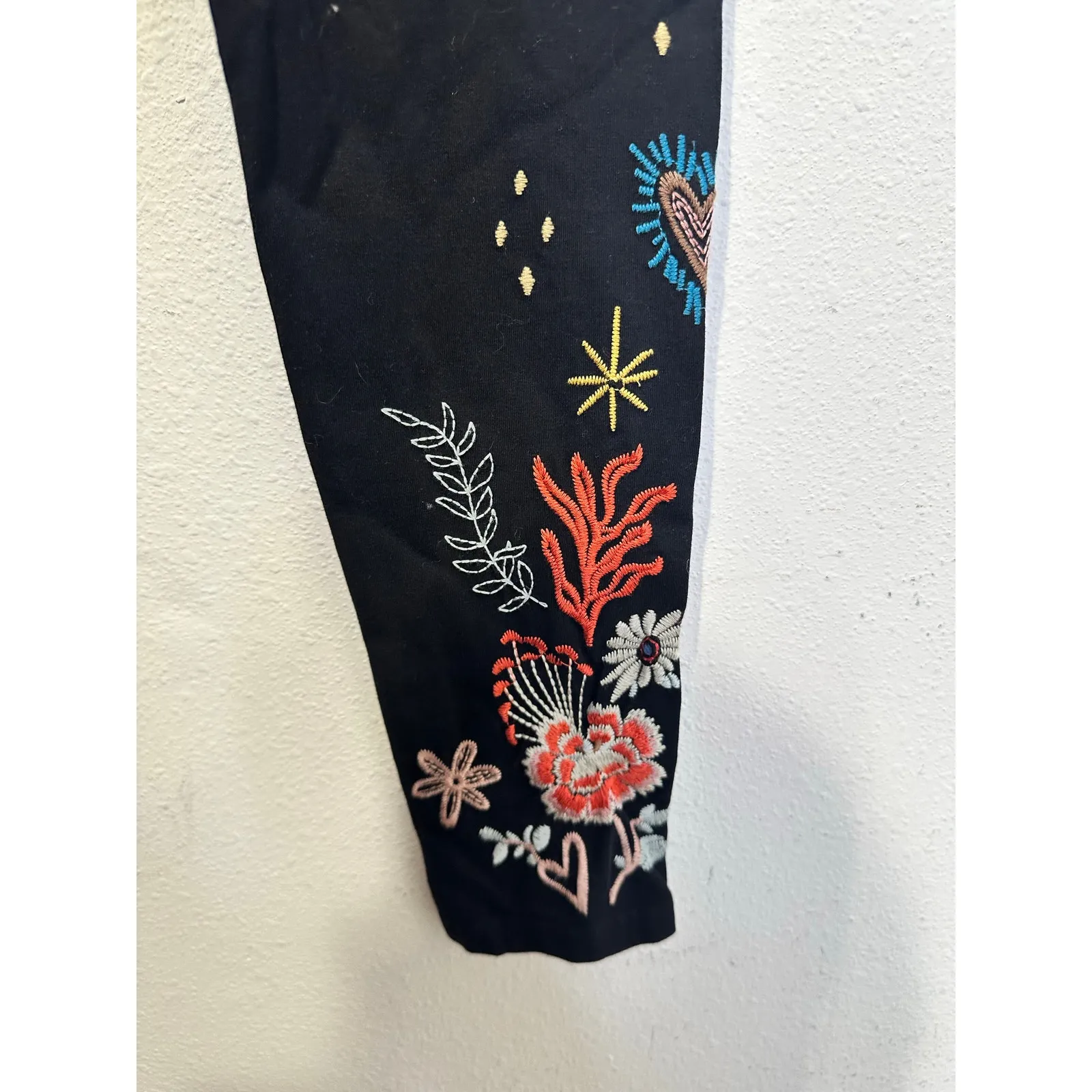 JOHNNY WAS Jailyn Floral Embroidered Stretch Cotton Leggings Black Cotton Pants - Image 4