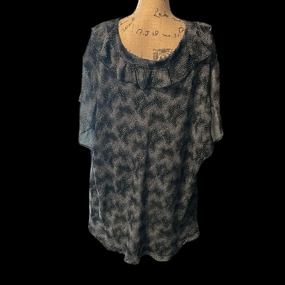 Lined flowy New York City design co. ruffle blouse. EUC. Black Size 5X - Image 4