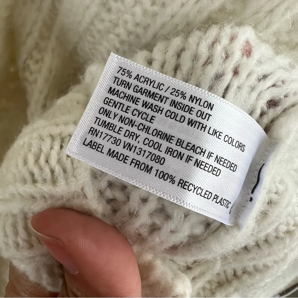 Universal Thread Knit sweater Size Medium - Image 7