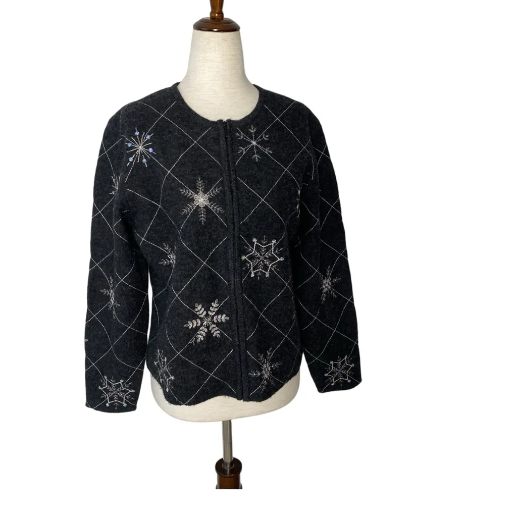 VINTAGE TALBOTS Embroidered Sequin Snowflake Cardigan - Image 4