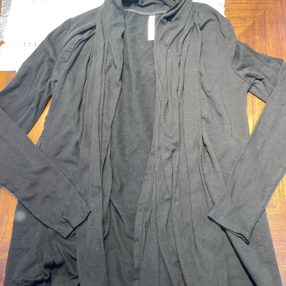 Fabletics Woman’s size small black  cardigan - Image 2