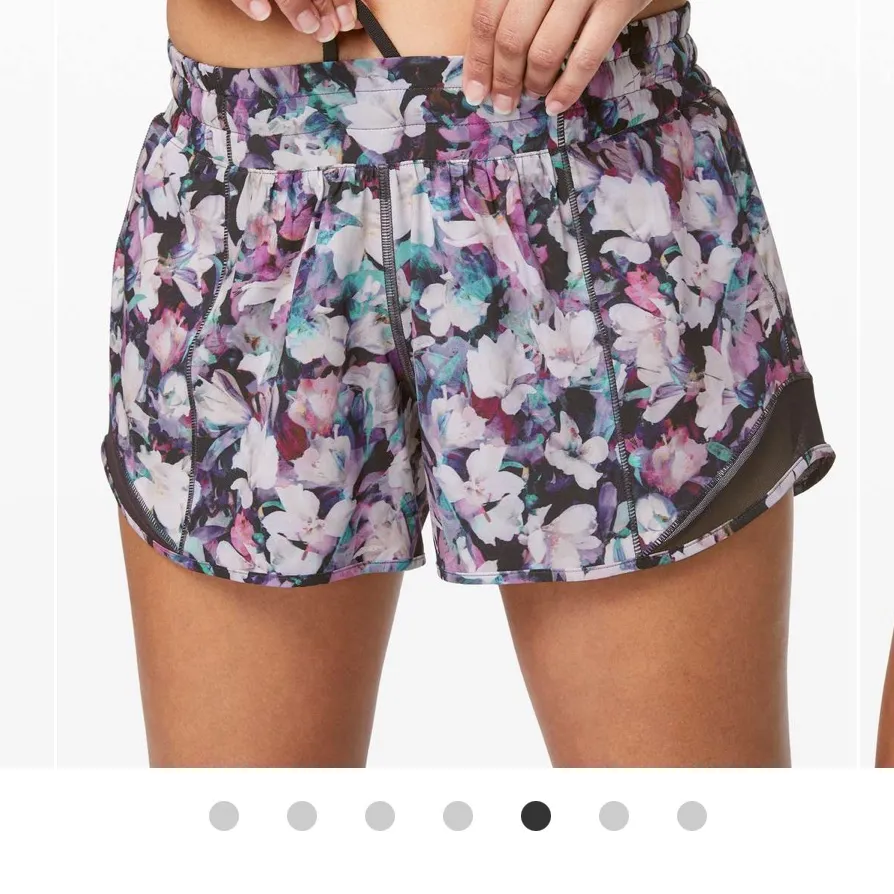 Lululemon Hotty Hot Short 2.5" Utopia Multi / Deep Phantom size 4 - Image 2