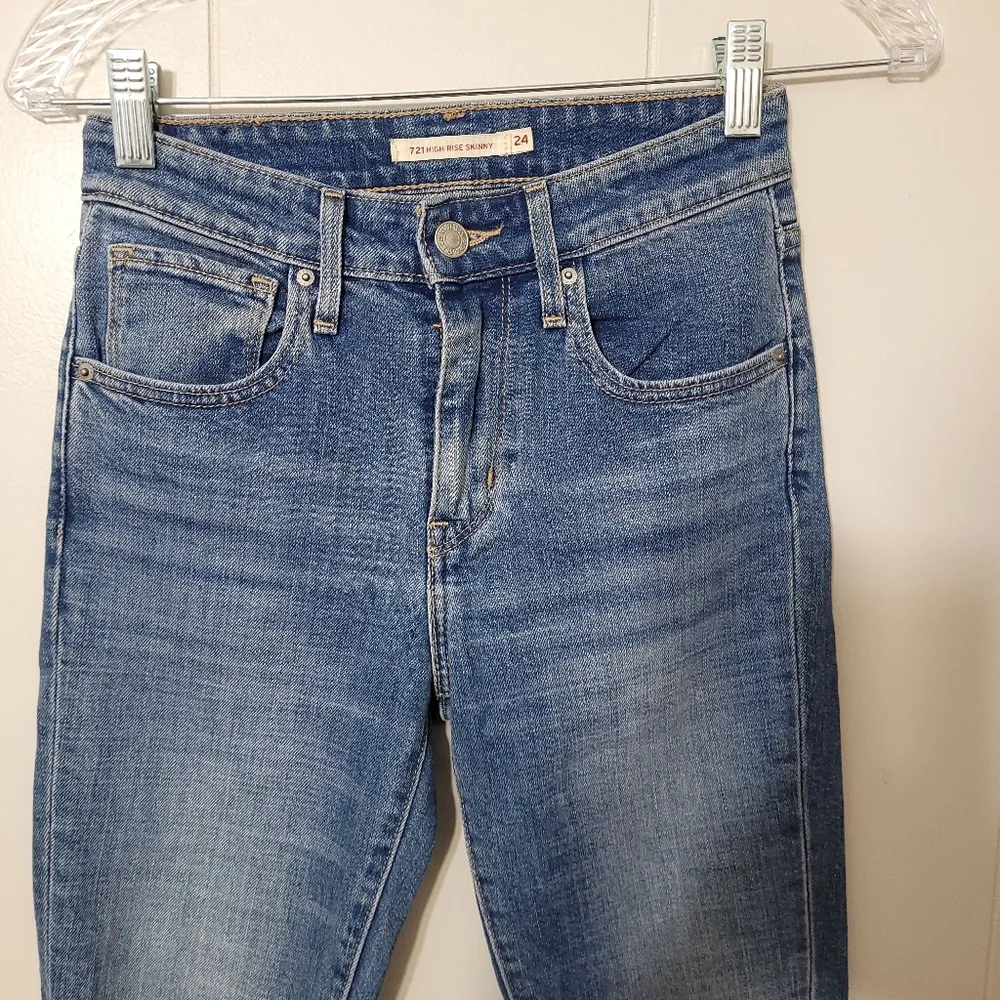 Levi's  721 High Rise Skinny Med Wash Blue Denim Jeans Women's  Size 24 - Image 2
