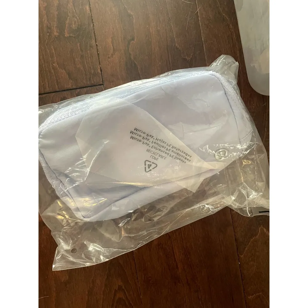 NWT Lululemon Everywhere Belt Bag Pastel Blue One Size 1L RARE - Image 3