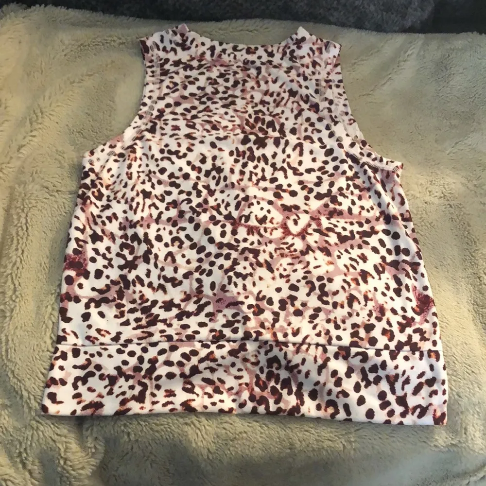 🎉4 for $20 Old Navy Active Leopard Print Tank, size small - Image 4