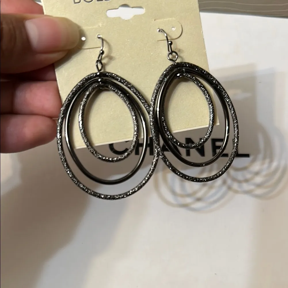 Bold Elements  Textured Black Hoop Earrings nwt 💕3x15$ - Image 3
