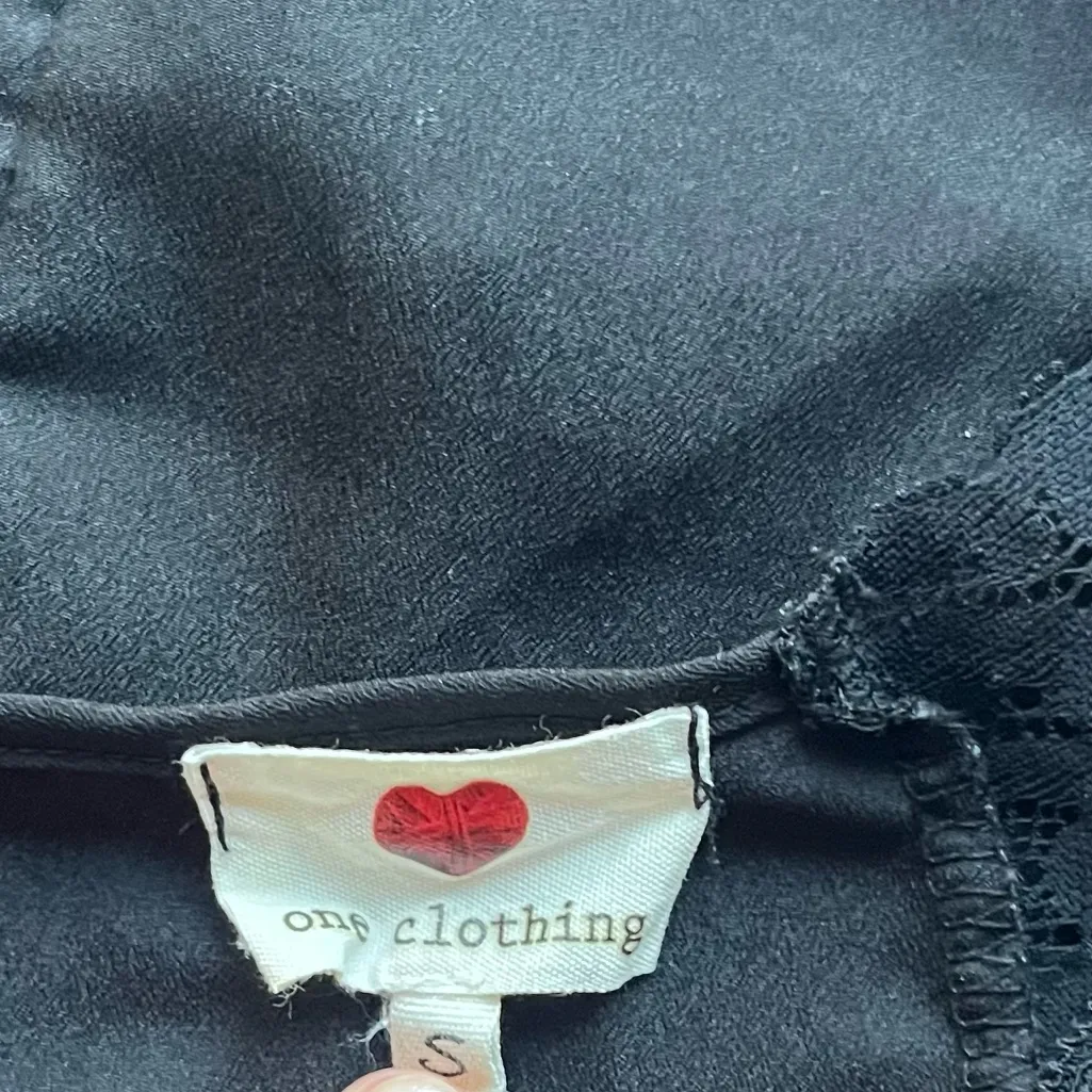 Puckered Lace Black Crepe Cap Sleeve Scoop Neck Blouse, Size Small - Image 5