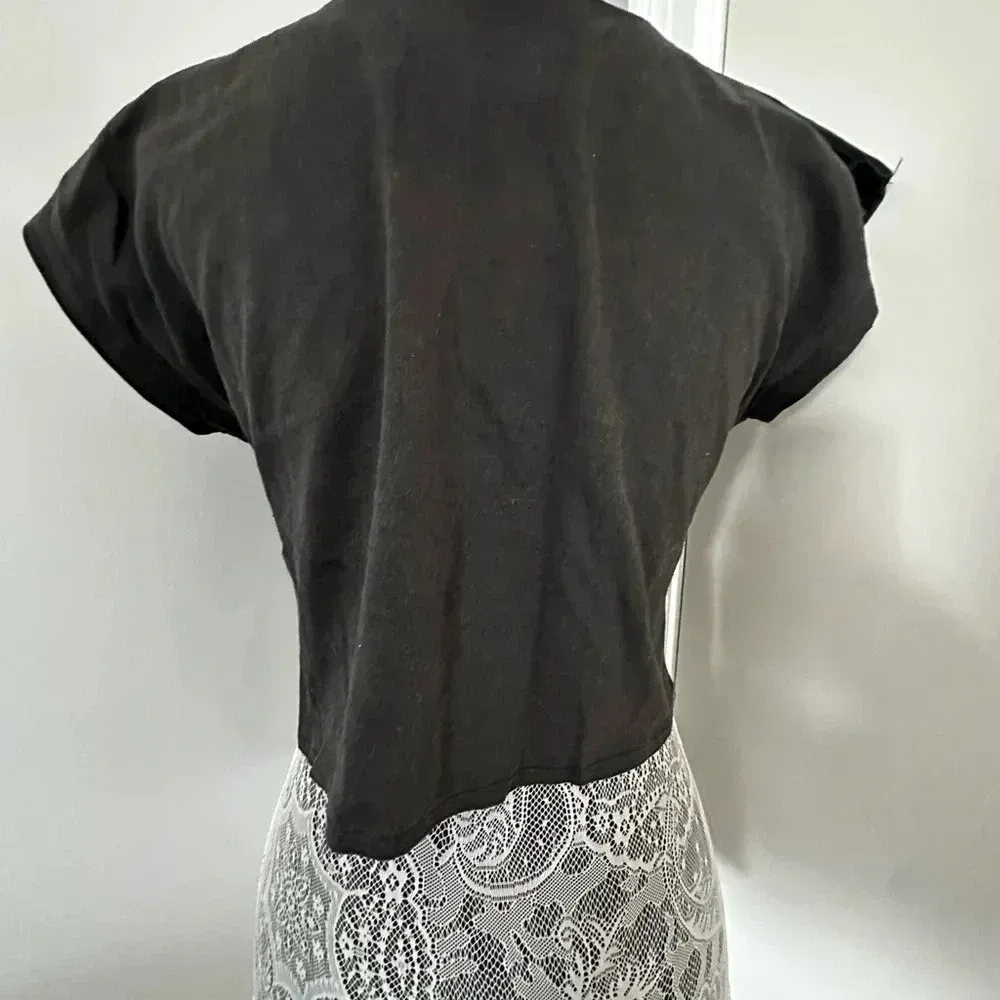 Black Beewear Cropped Cap Sleeve Top. Button Epaulette. Cut Out Belly Button. Size L - Image 6