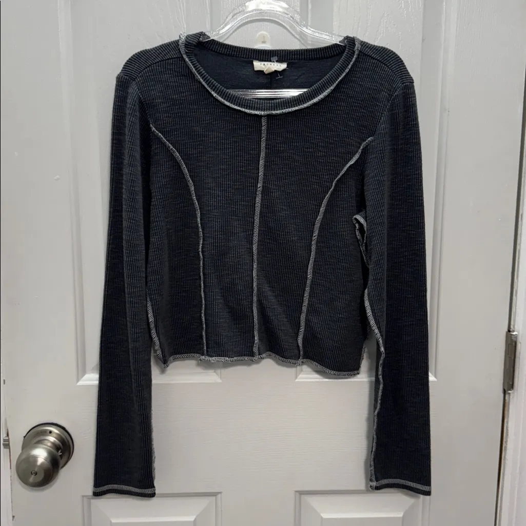 PROMESA Grey Wind Down Exposed-Seam Cropped Rib-Knit Top - Image 4