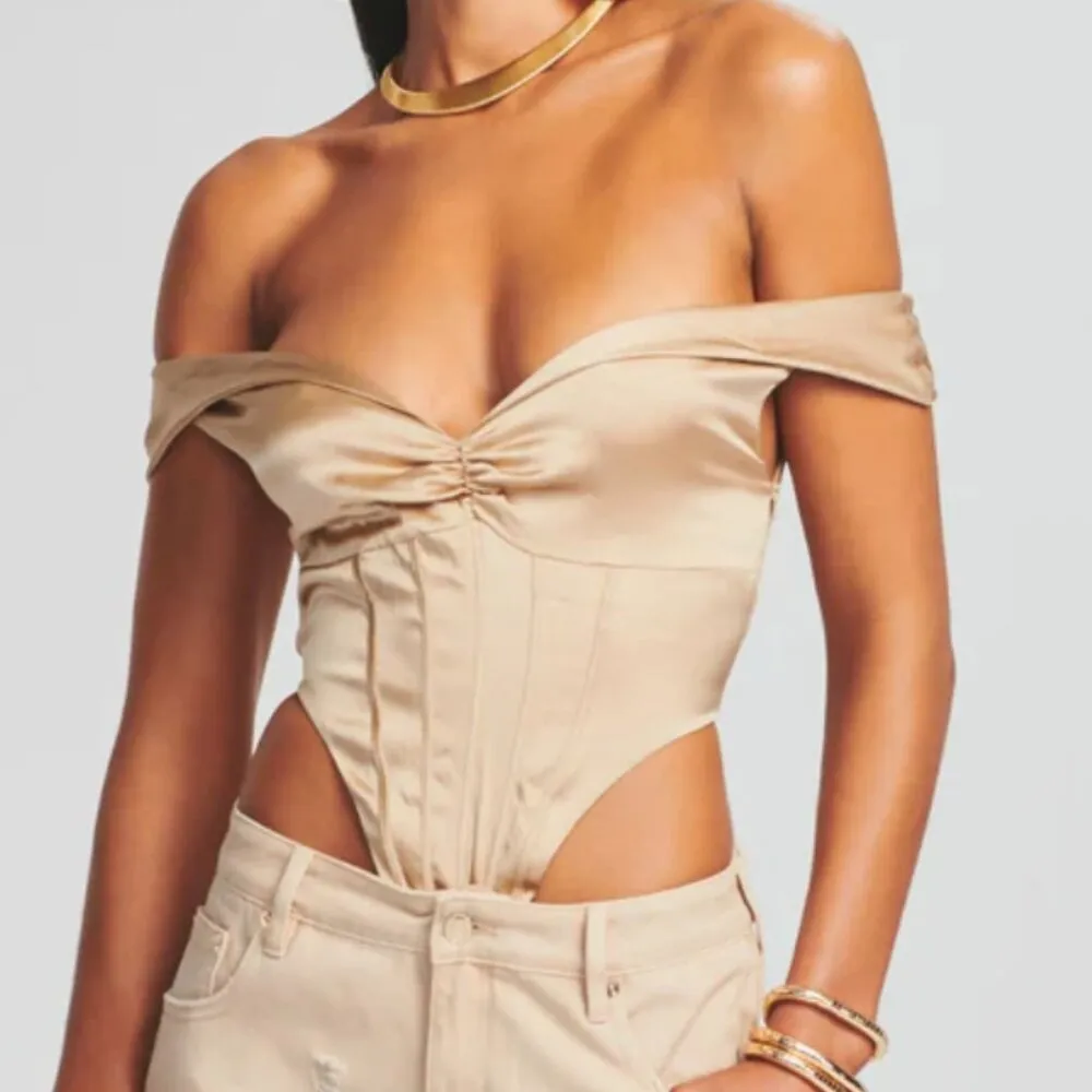 Retrofete Rozik Silk Off Shoulder‎ Bodysuit Nude M Tan Size M - Image 2