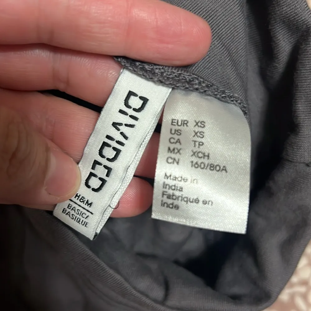 H&M divided gray turtleneck size XS - Image 3