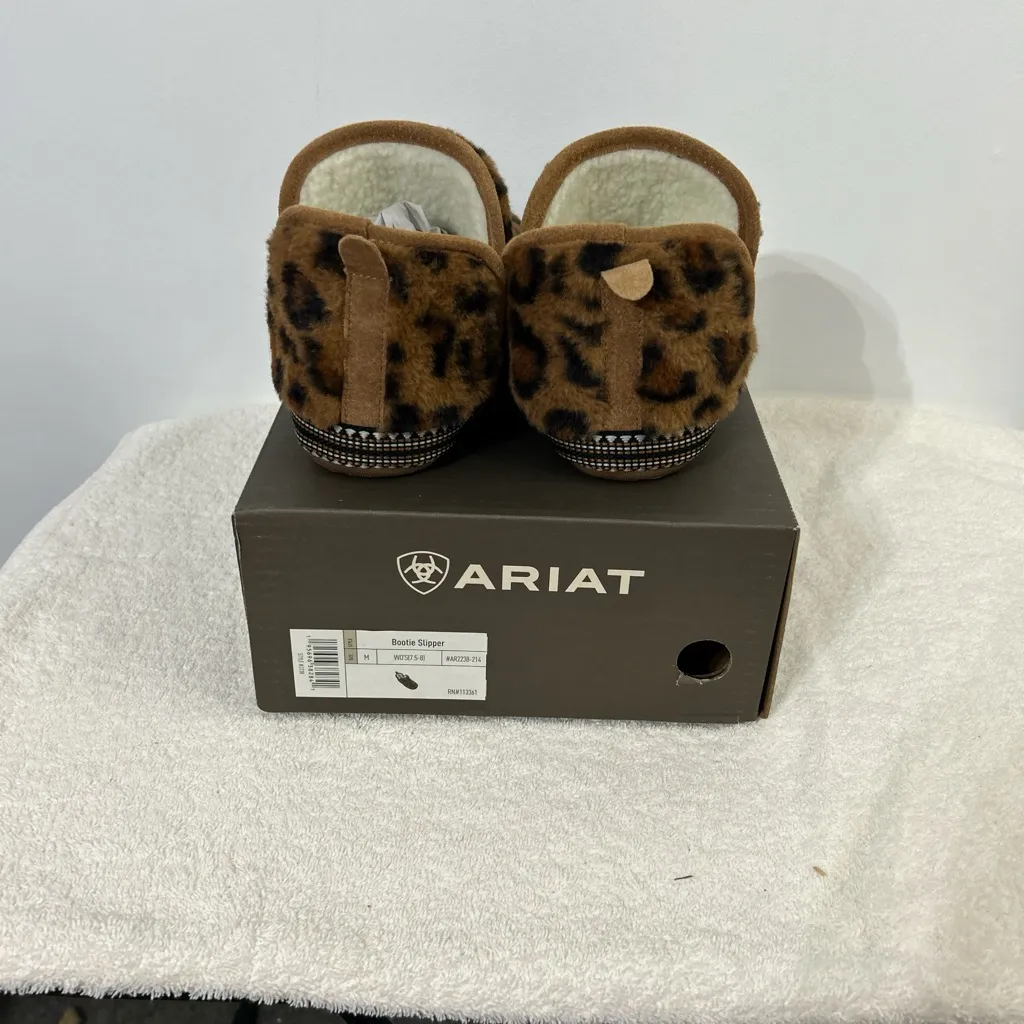 Ariat Women's Leopard Print Fuzzy Slippers - Image 3