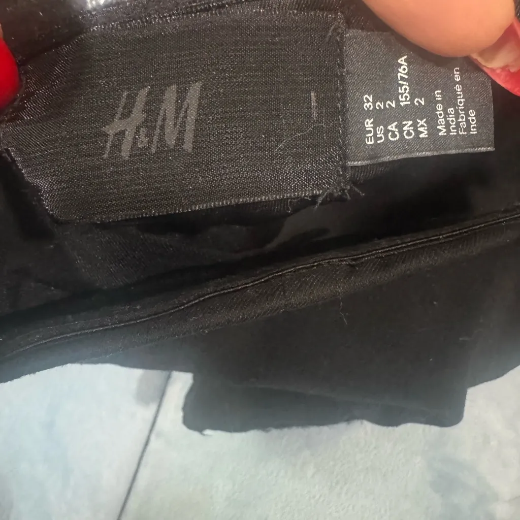 H&M black knit zip back top - Image 4