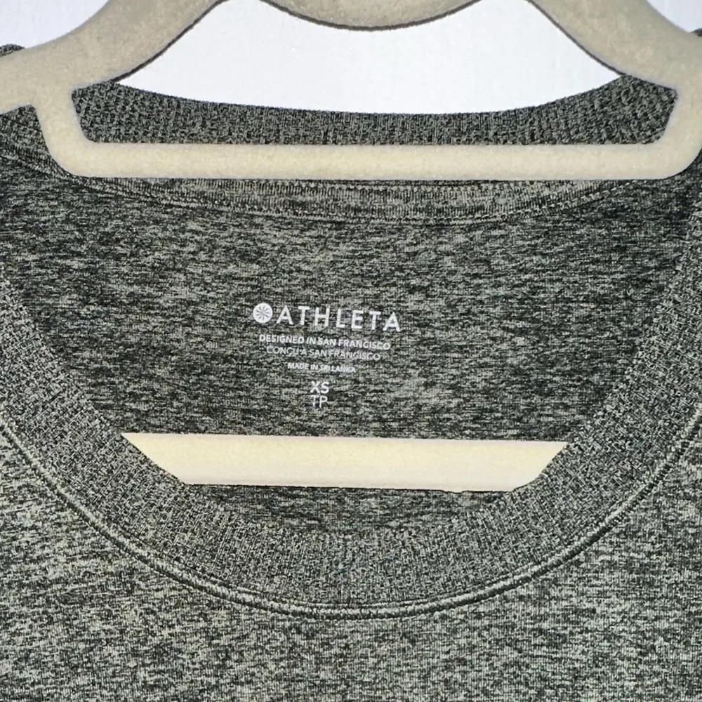 Athleta Heathered Hunter Green UpTempo Workout Tee - Image 2