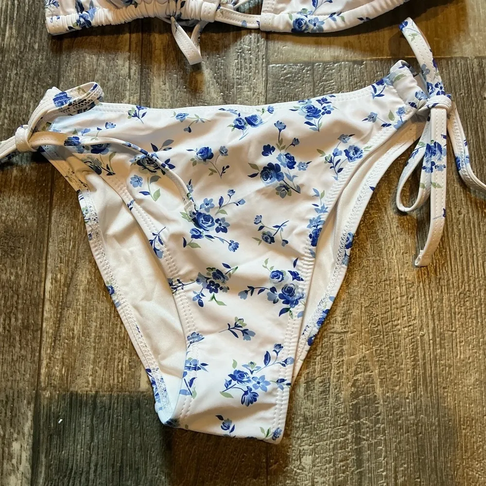 Floral Blue and White Bikini Set Size XXS - Image 2