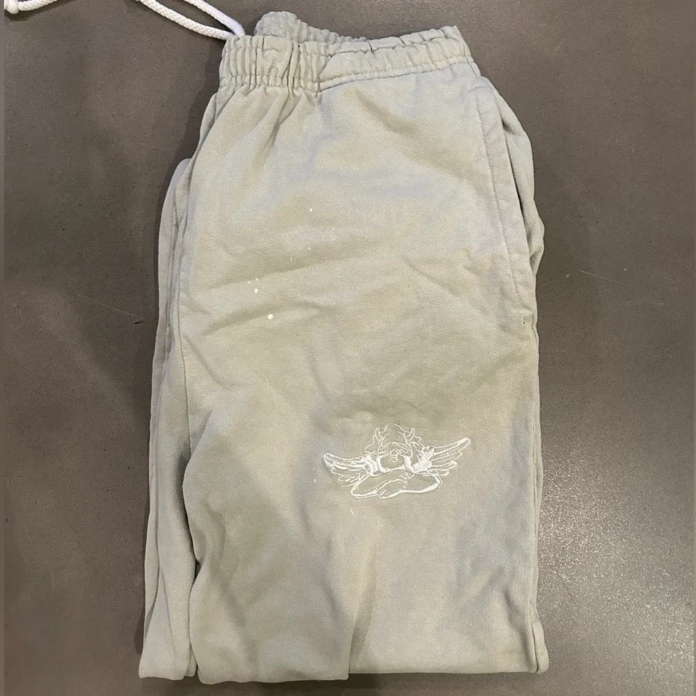 Boys lie choose me sweatpants light green size medium - Image 2