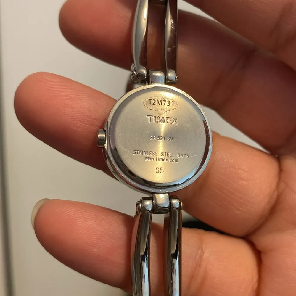 Timex Silver Bracelet Watch Needs Battery - Image 6