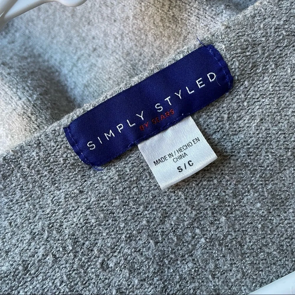 3/ $25 S- Simply Styled Gray Long Sleeved Women’s V-Neck Chunky Thick Sweater - Image 3