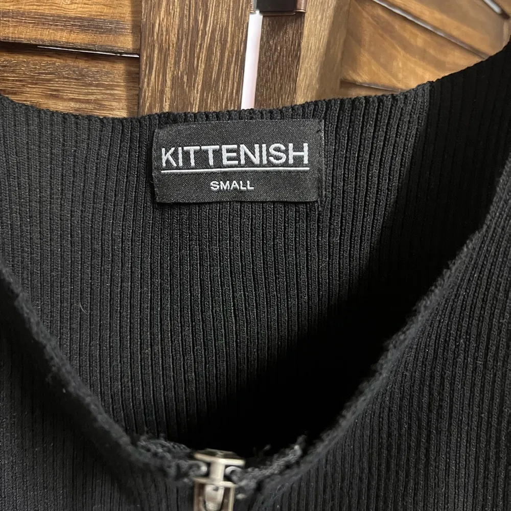 Kittenish  zip tank top. - Image 3