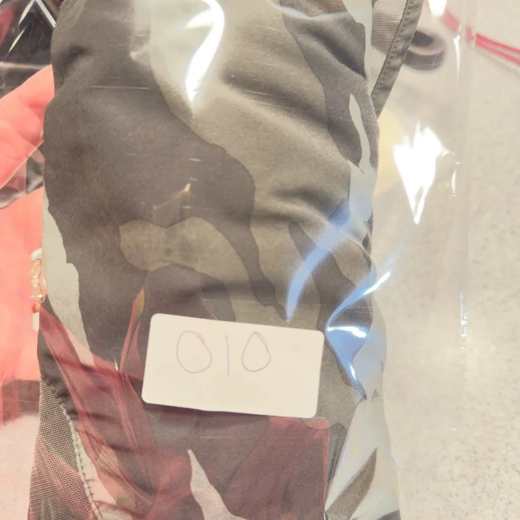 Athleta Printed Mesh Racer Run Short Sz Large  4"  Olive Camo - Image 12