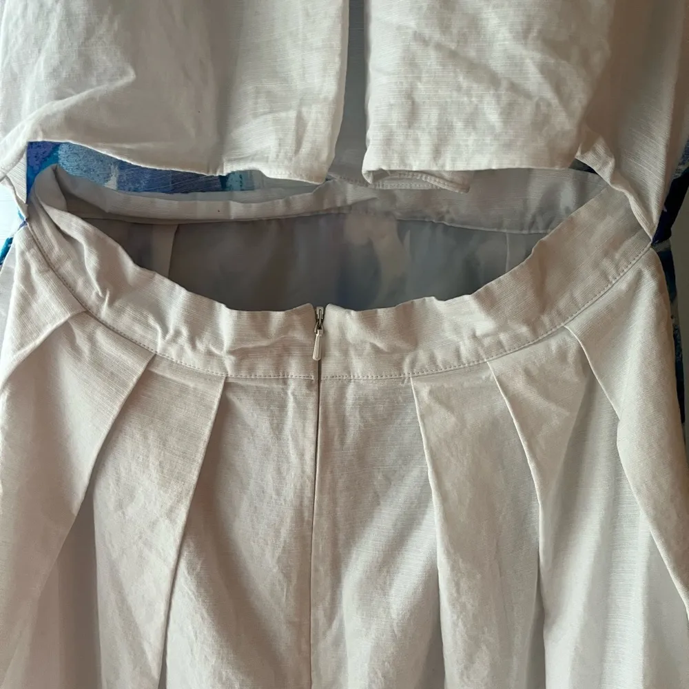 NWT  Open-Backed Dress - White with Blue and Red Watercolor Flowers - Image 7